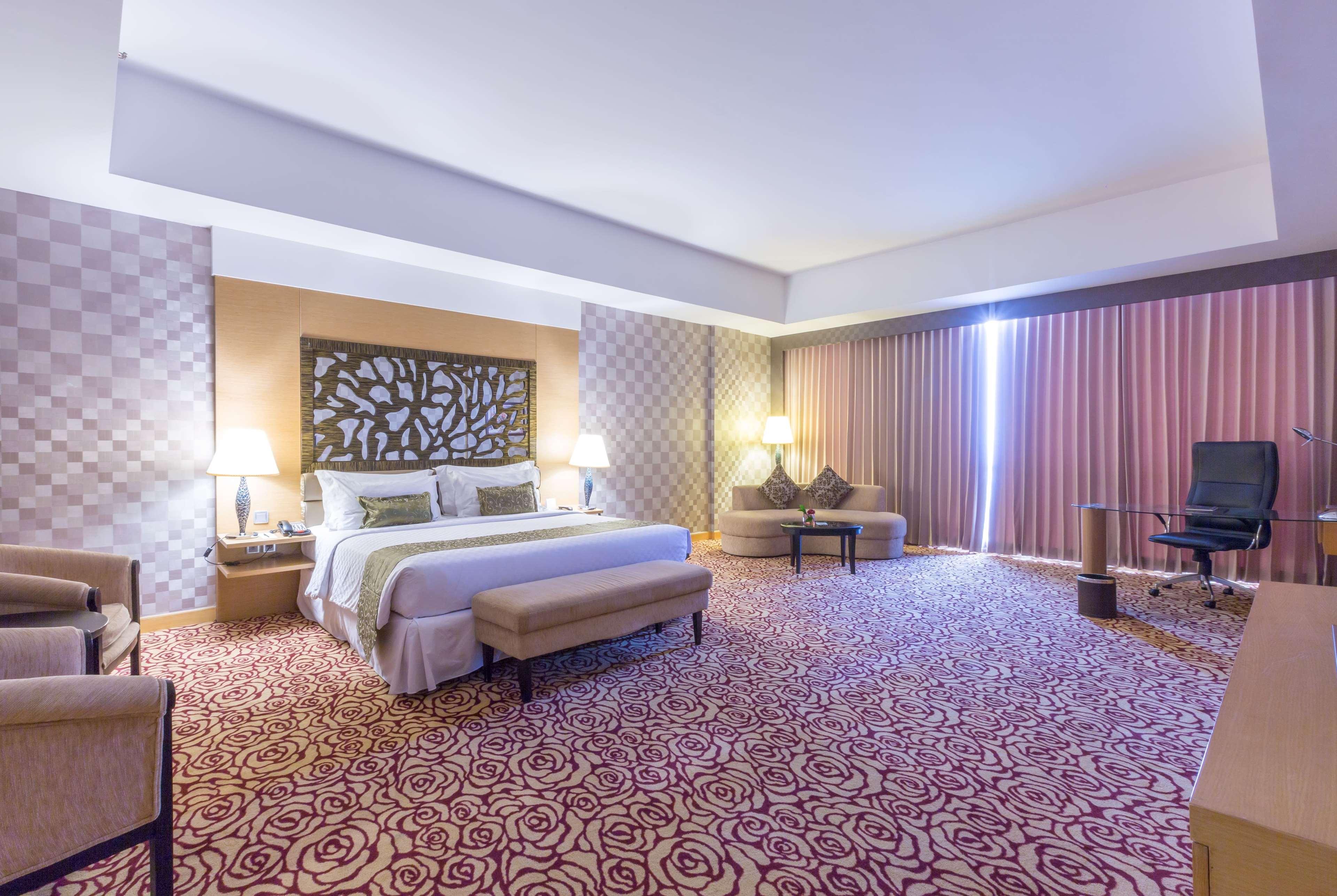 Wyndham Surabaya Hotel Exterior foto