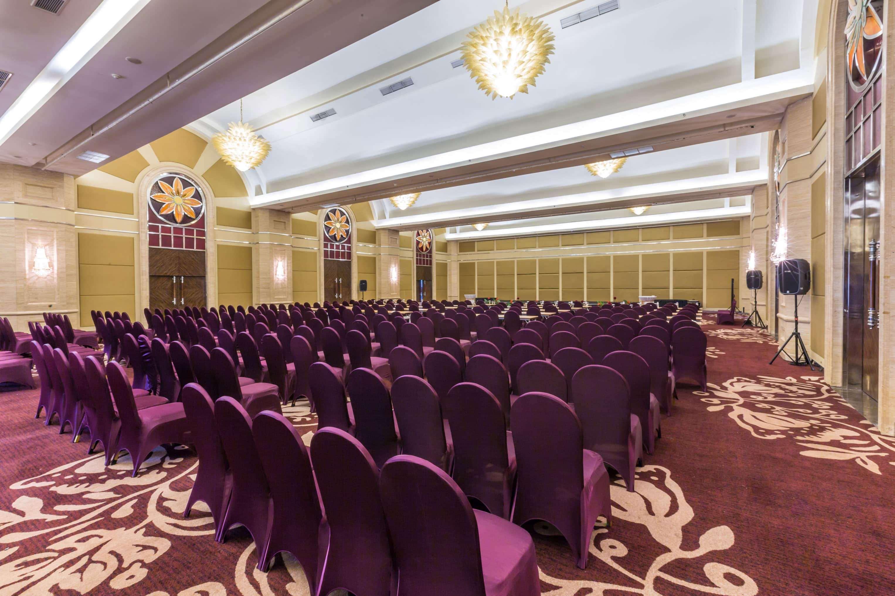 Wyndham Surabaya Hotel Exterior foto