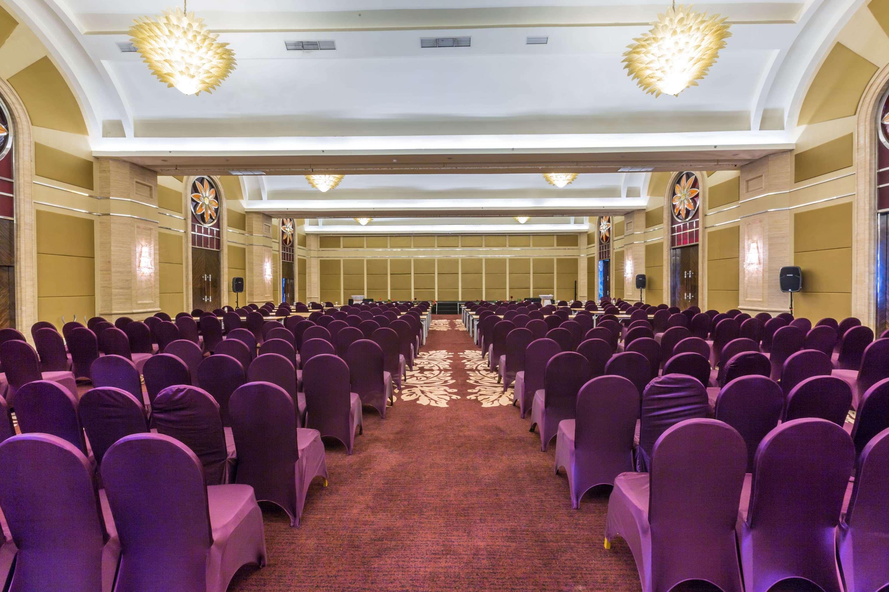 Wyndham Surabaya Hotel Exterior foto