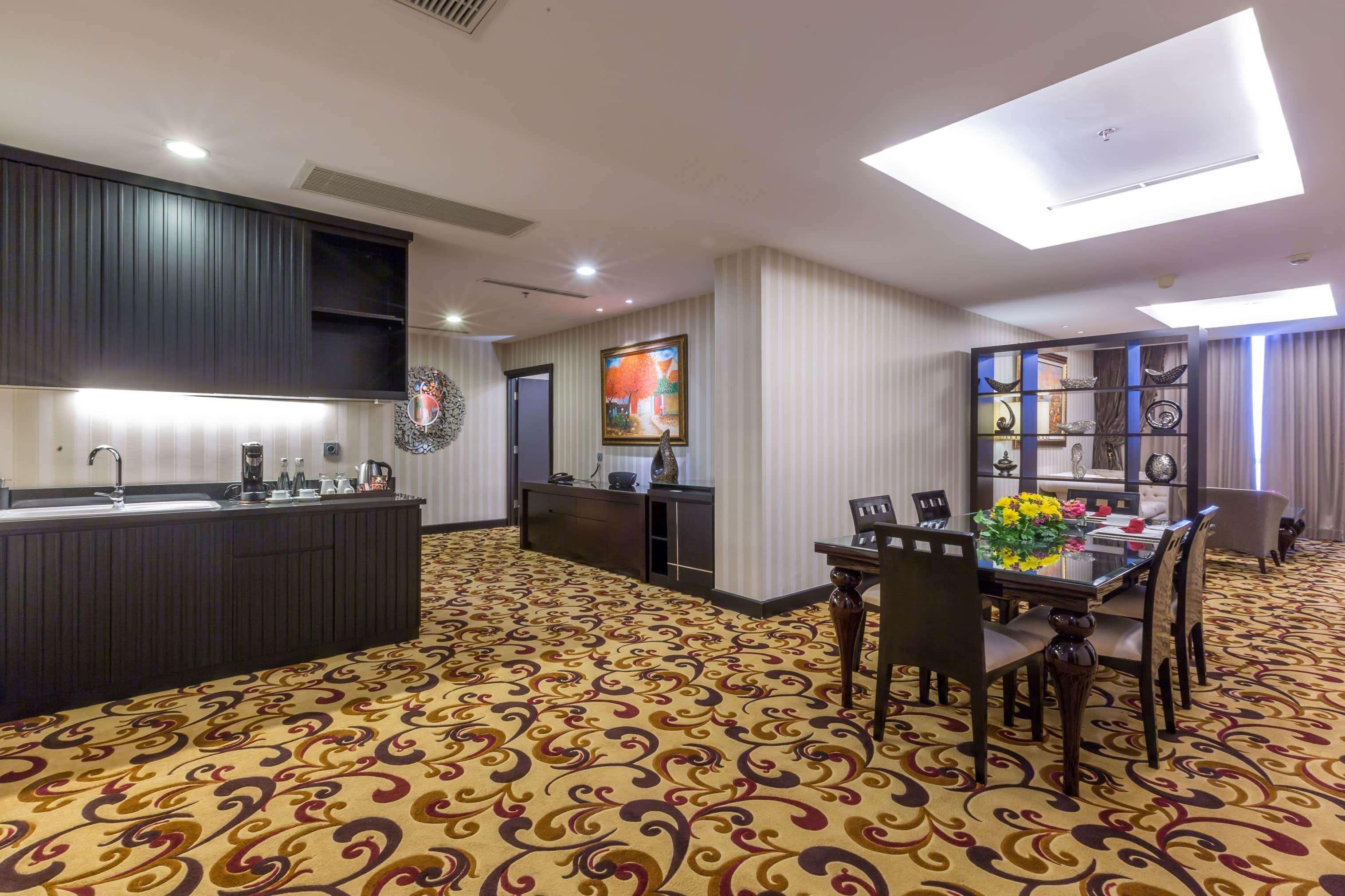 Wyndham Surabaya Hotel Exterior foto