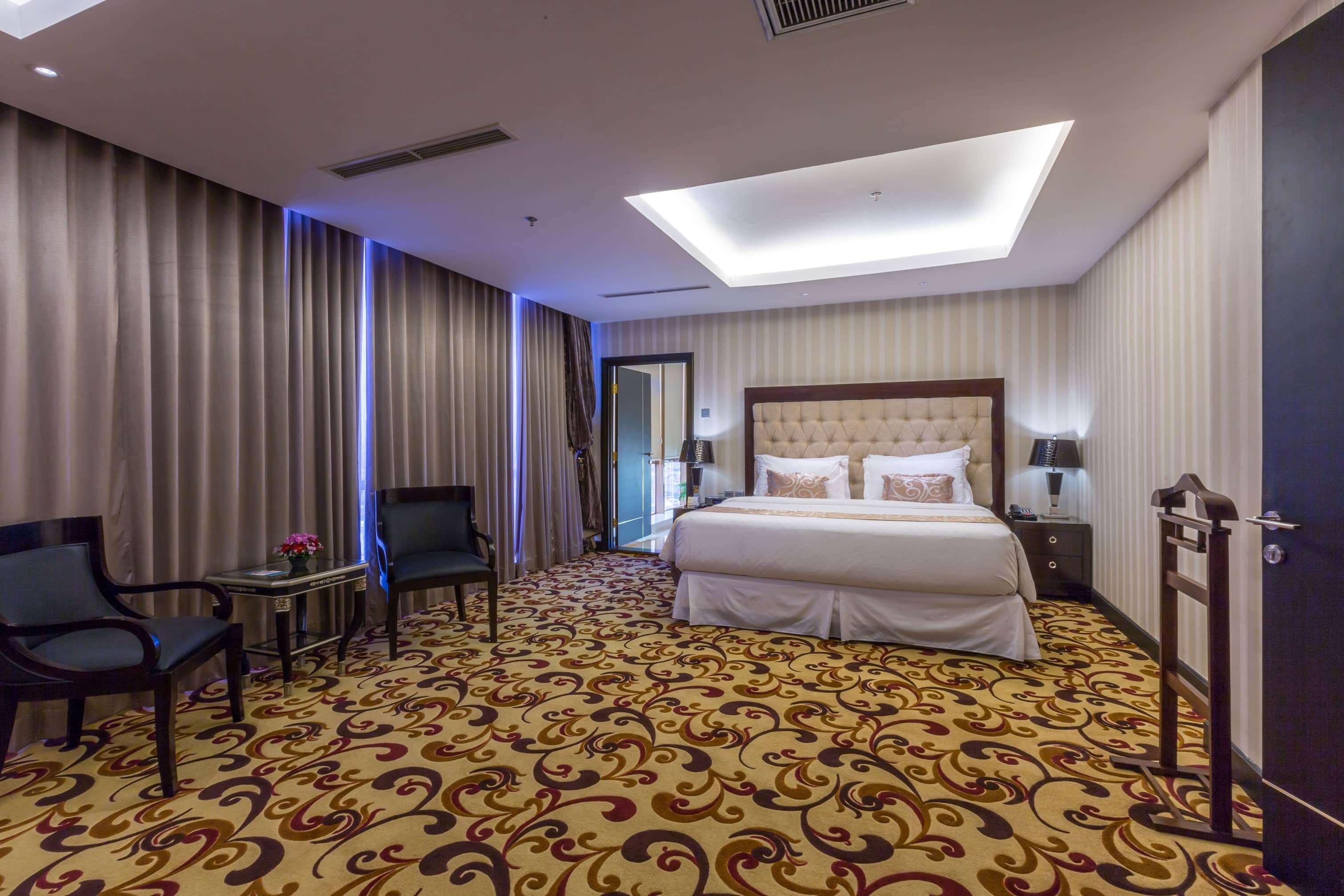 Wyndham Surabaya Hotel Exterior foto