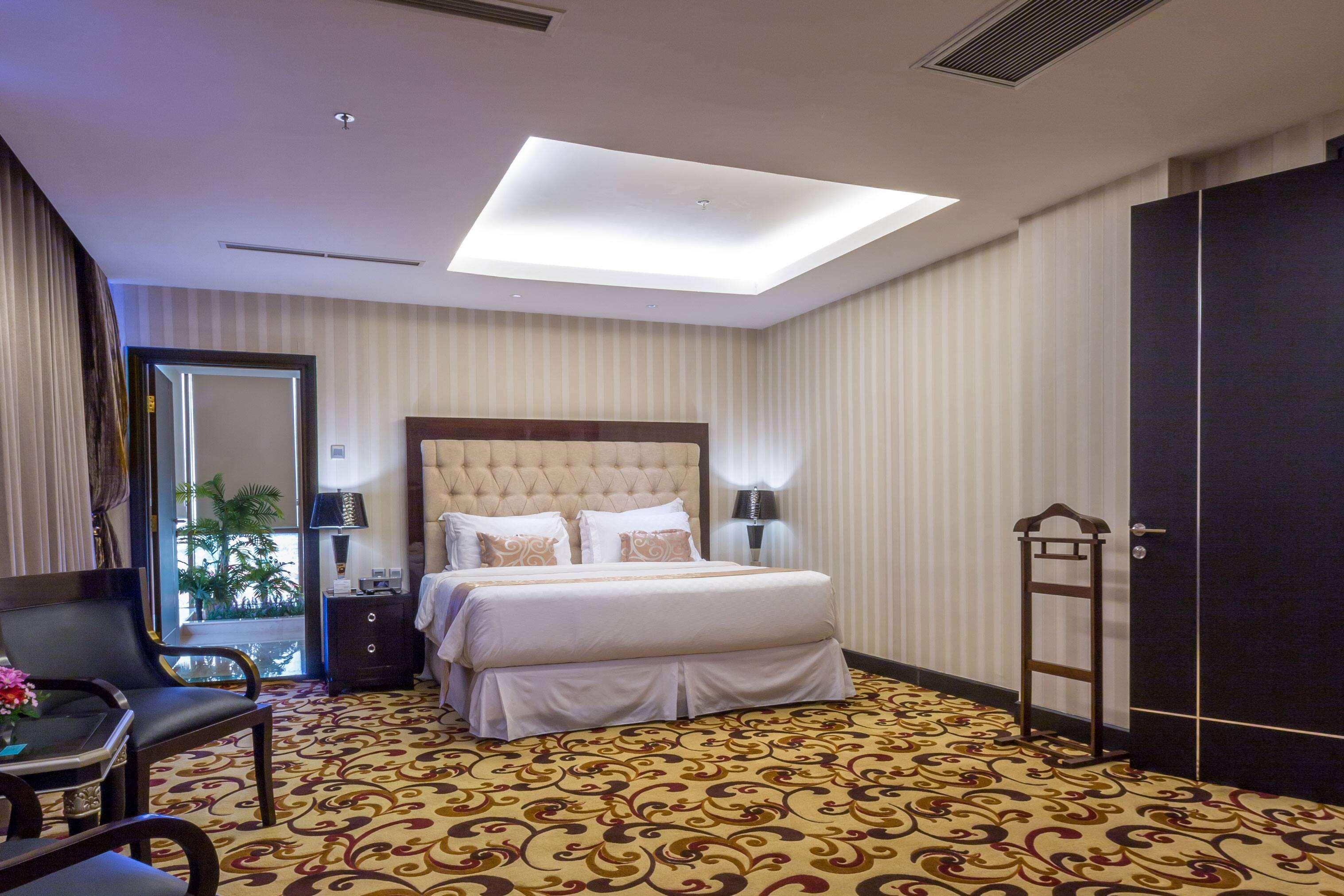 Wyndham Surabaya Hotel Exterior foto