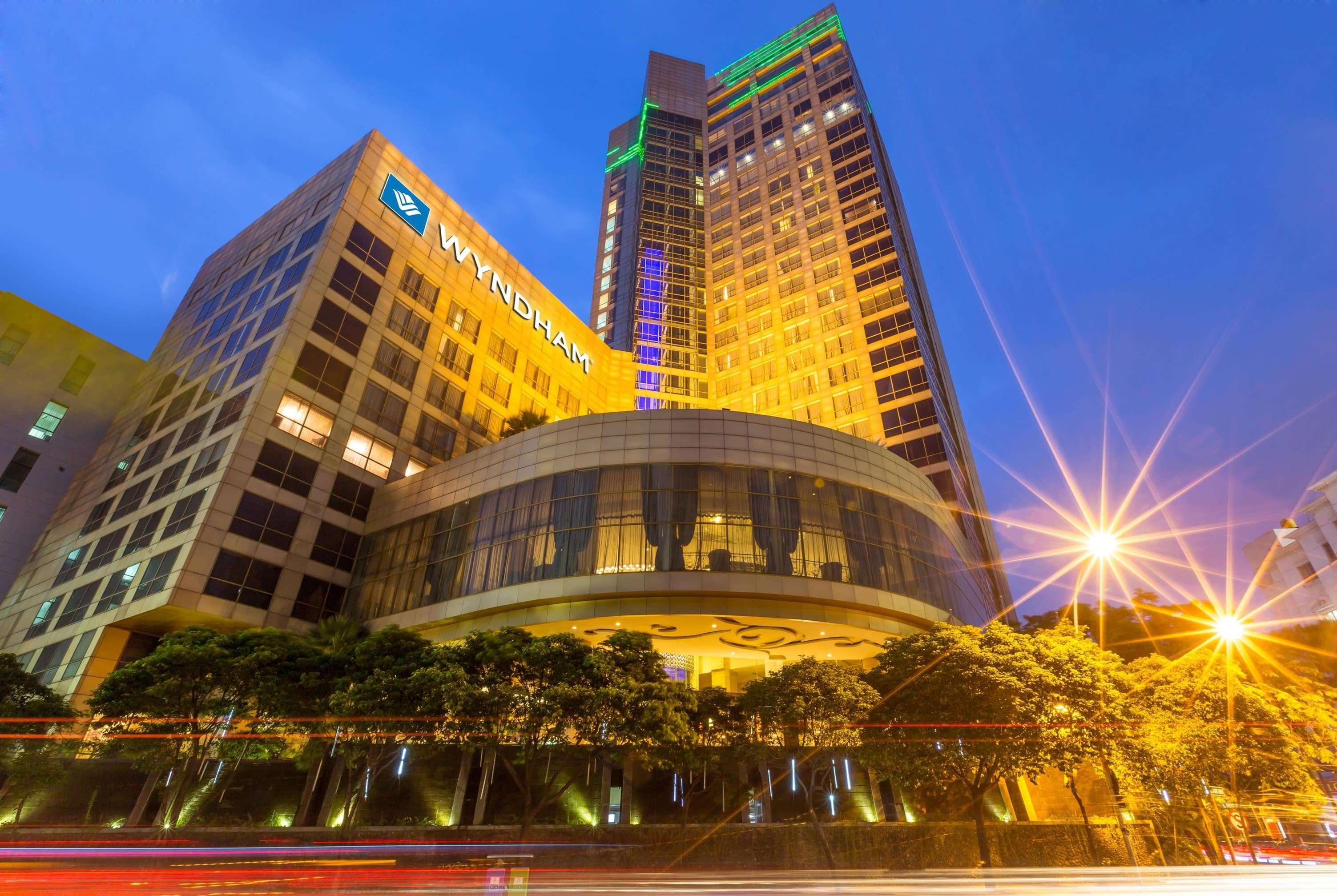 Wyndham Surabaya Hotel Exterior foto