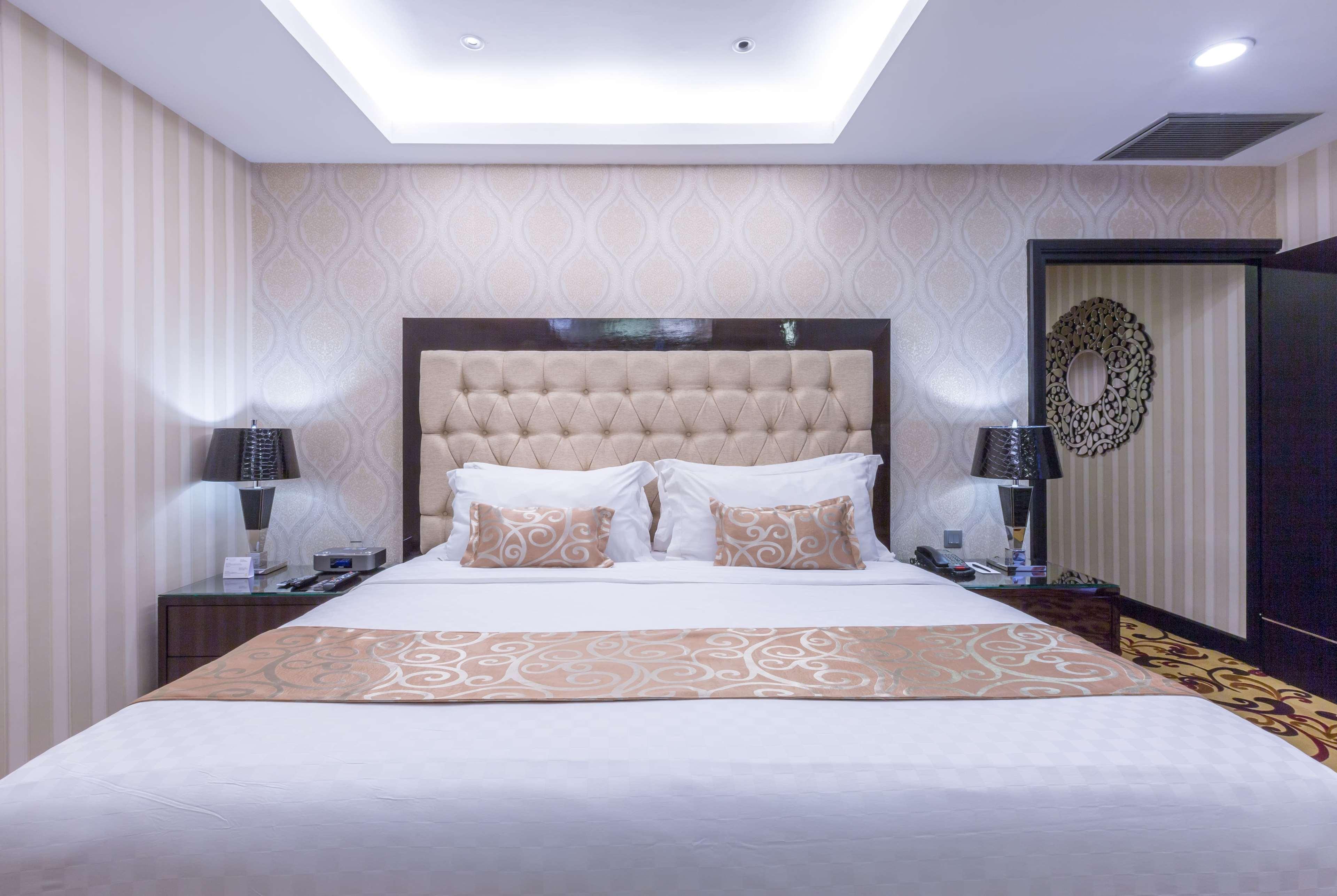 Wyndham Surabaya Hotel Exterior foto