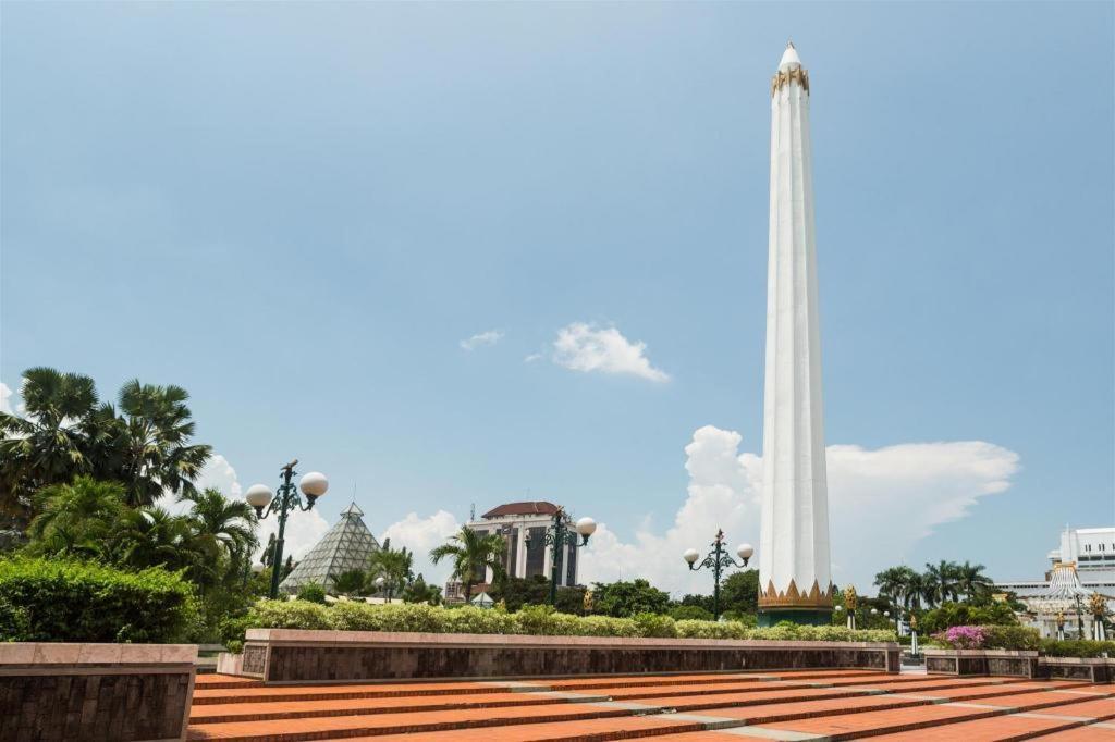 Wyndham Surabaya Hotel Exterior foto
