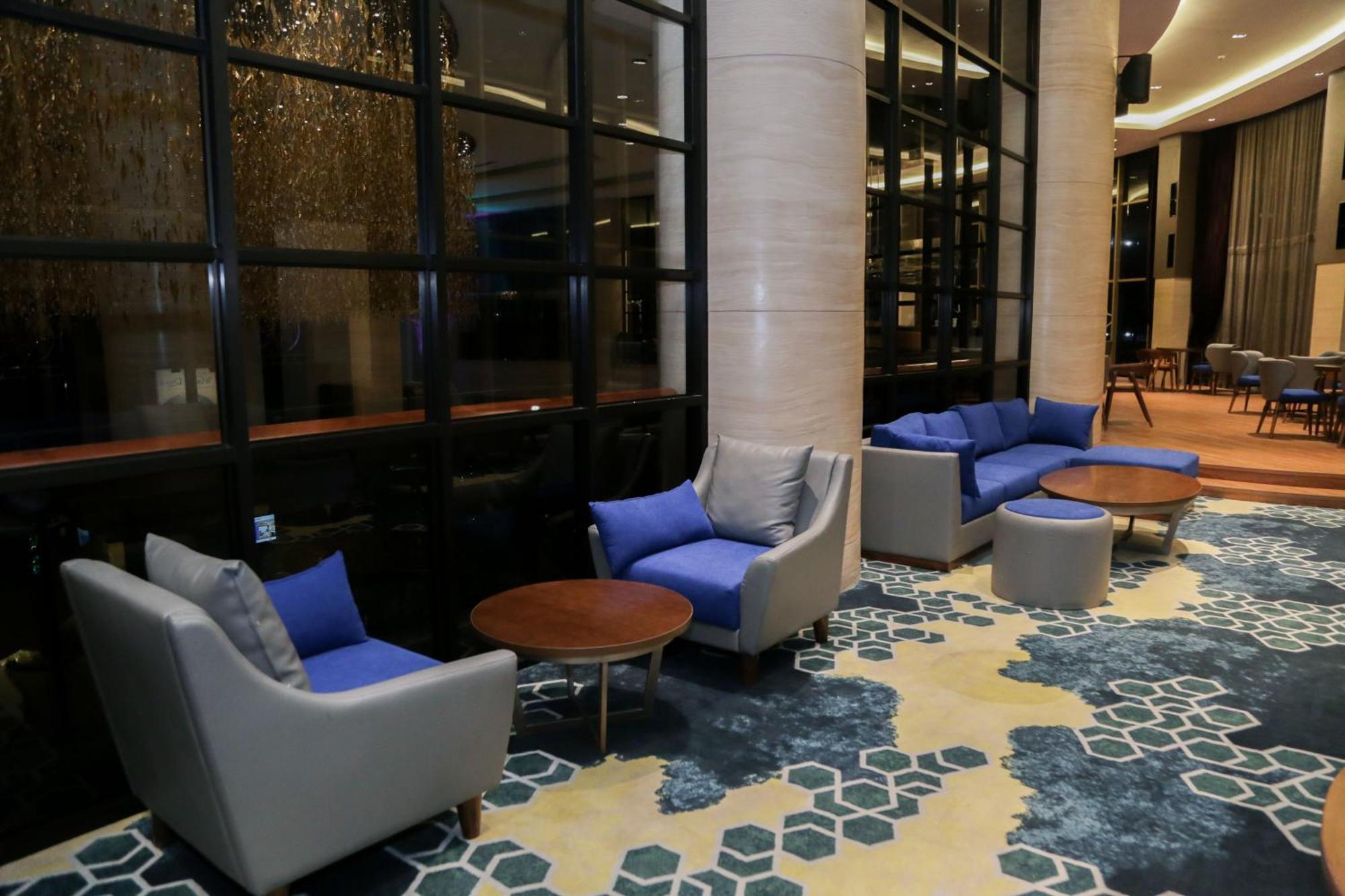 Wyndham Surabaya Hotel Exterior foto