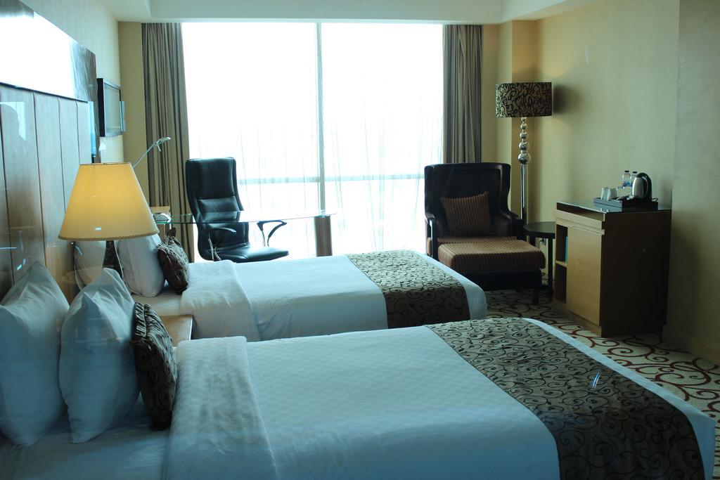 Wyndham Surabaya Hotel Exterior foto