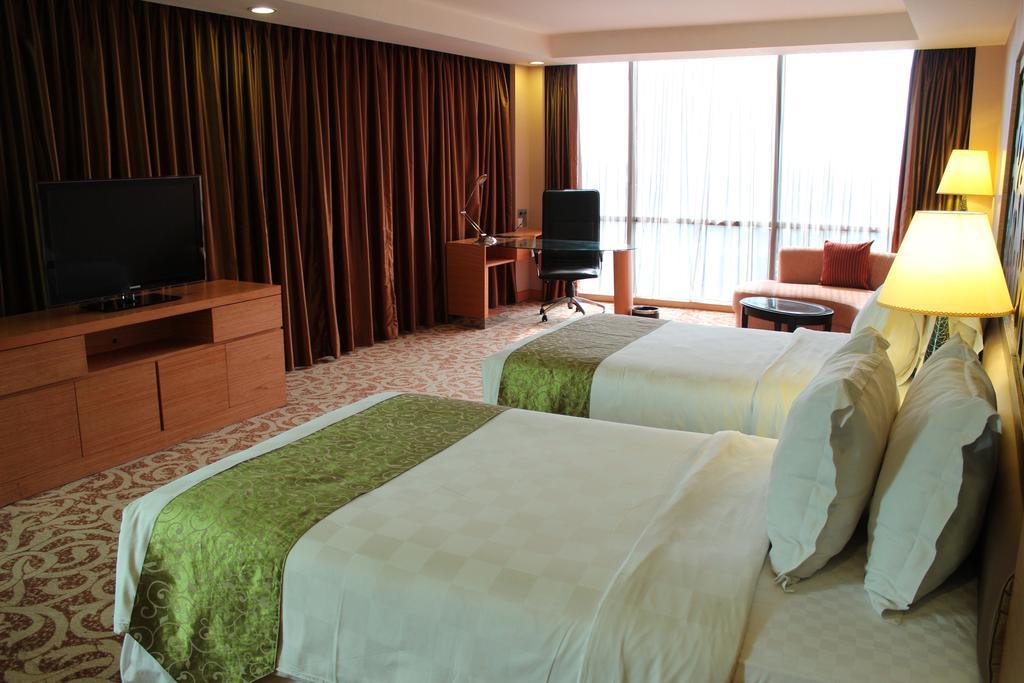 Wyndham Surabaya Hotel Exterior foto