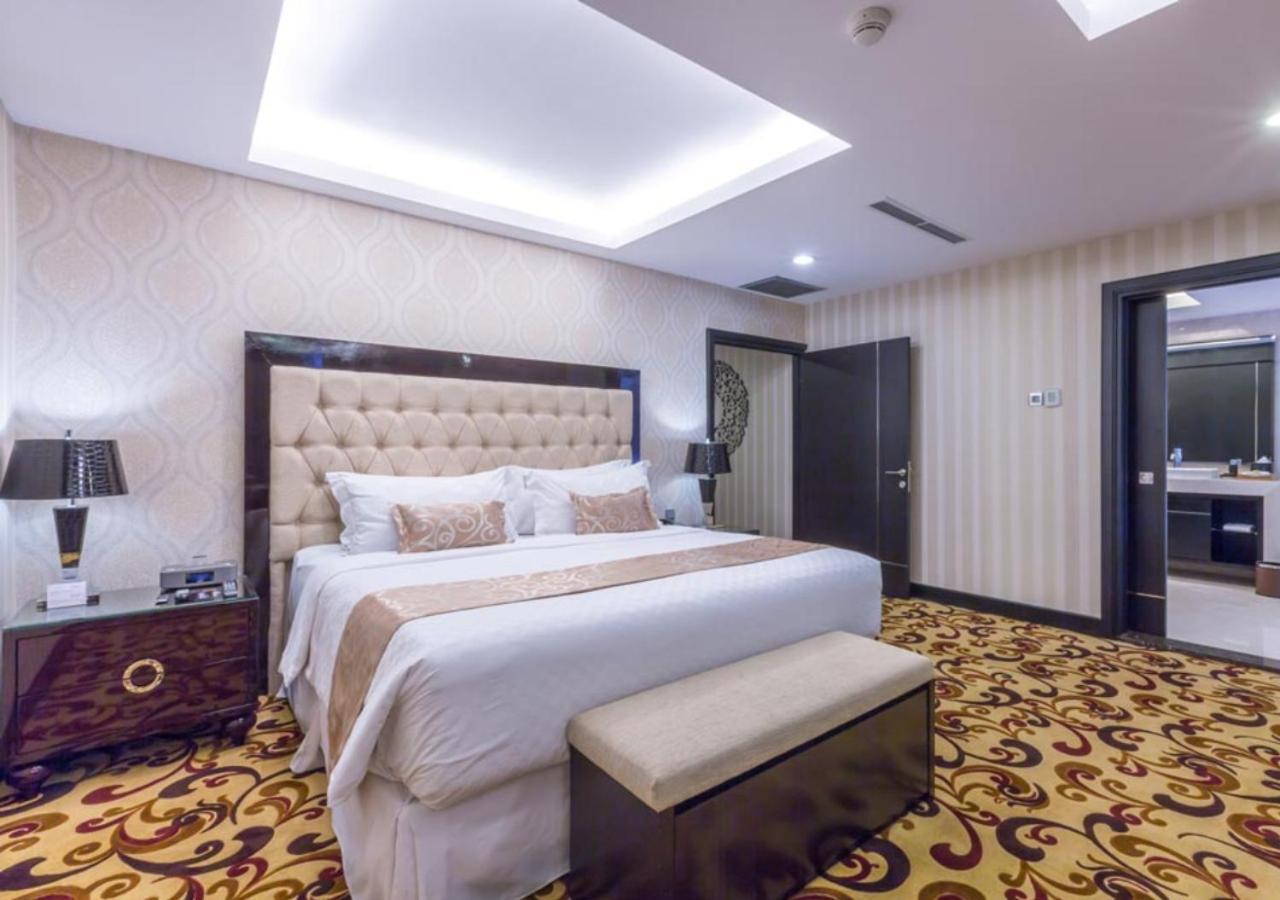 Wyndham Surabaya Hotel Exterior foto